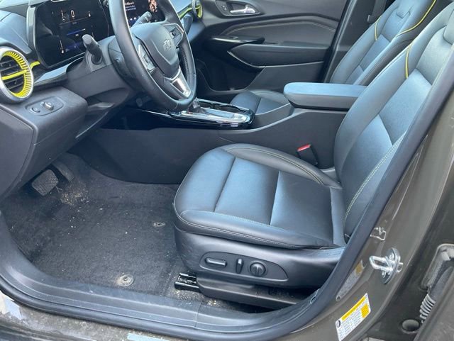 Used 2024 Chevrolet Trax ACTIV w/ Sunroof Package FWD image 24