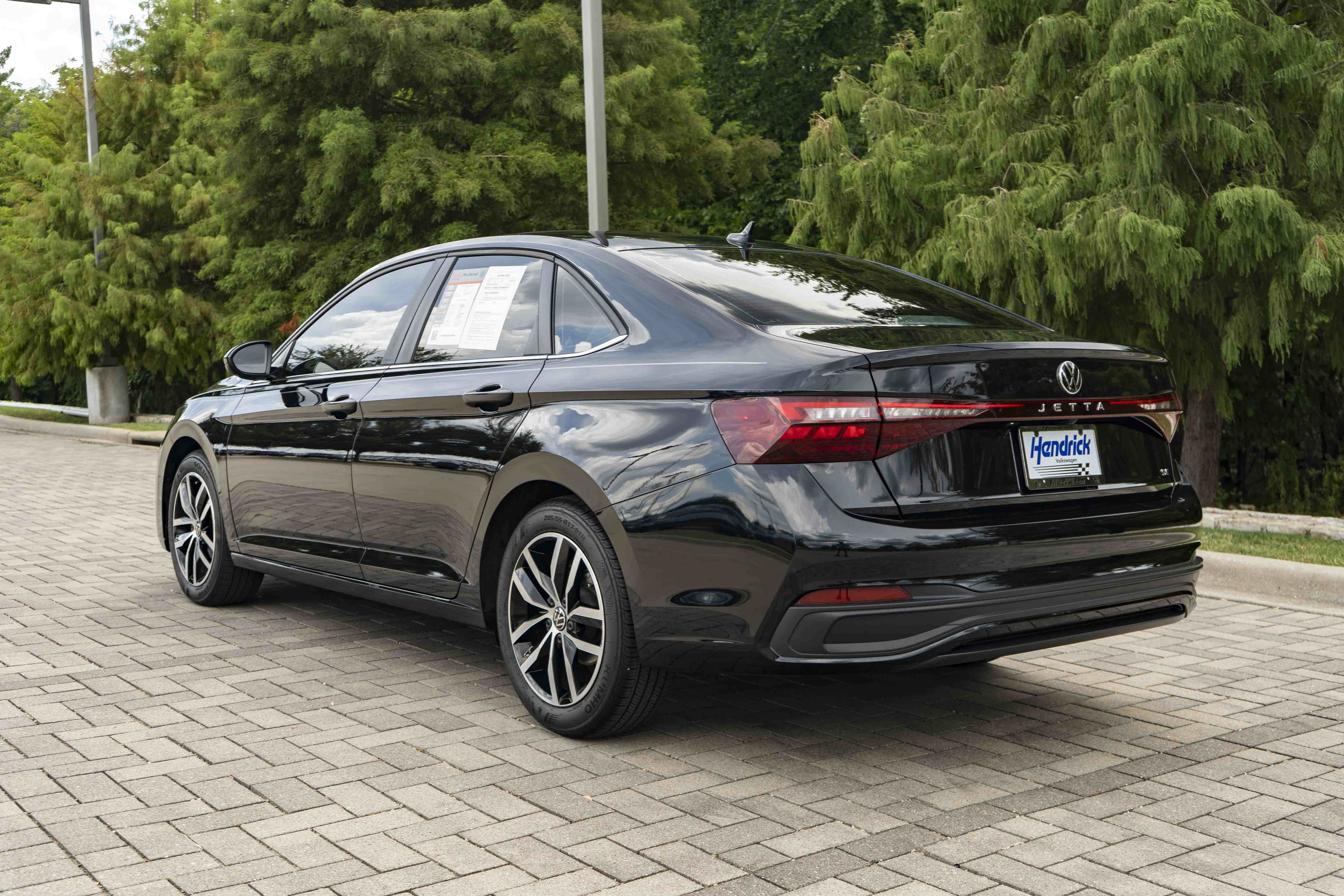 Used 2026 Volkswagen Jetta SE FWD image 6