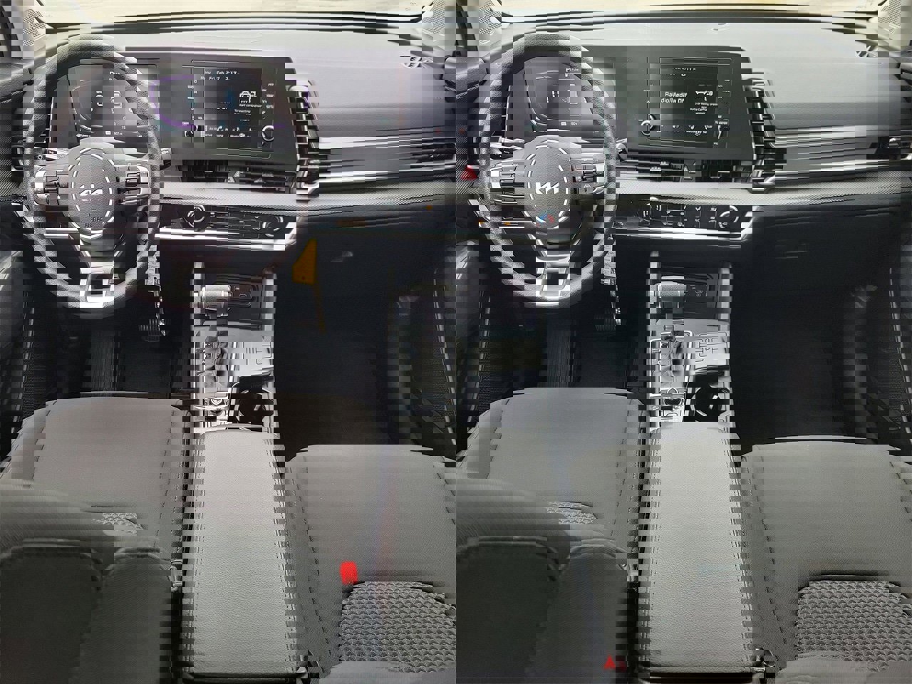 Used 2025 Kia Sportage LX image 11