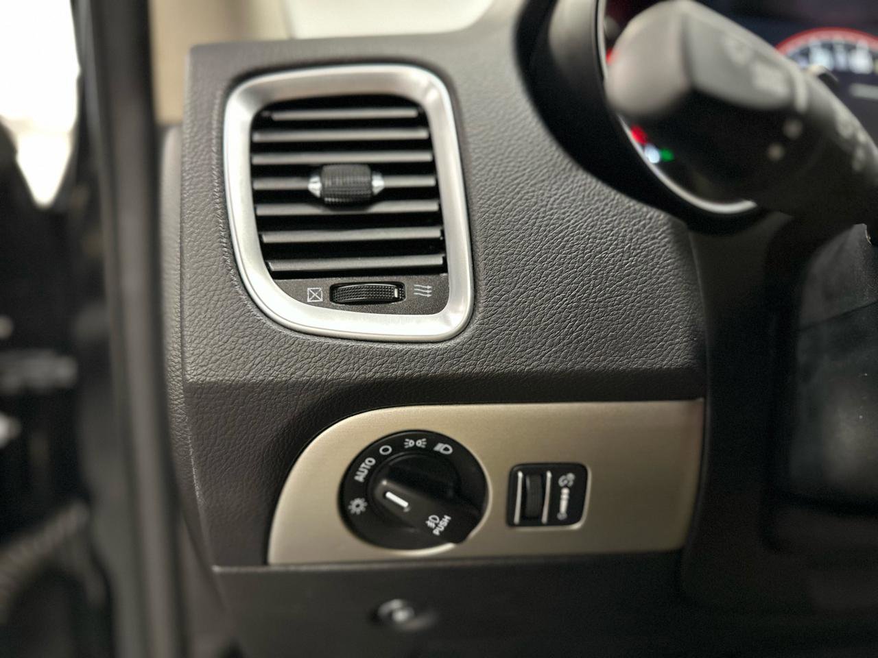 Used 2019 Dodge Durango SXT AWD/4WD image 25