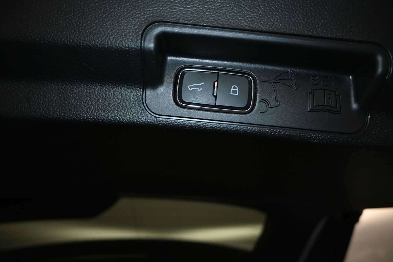 Certified 2025 Ford Explorer Platinum RWD image 23