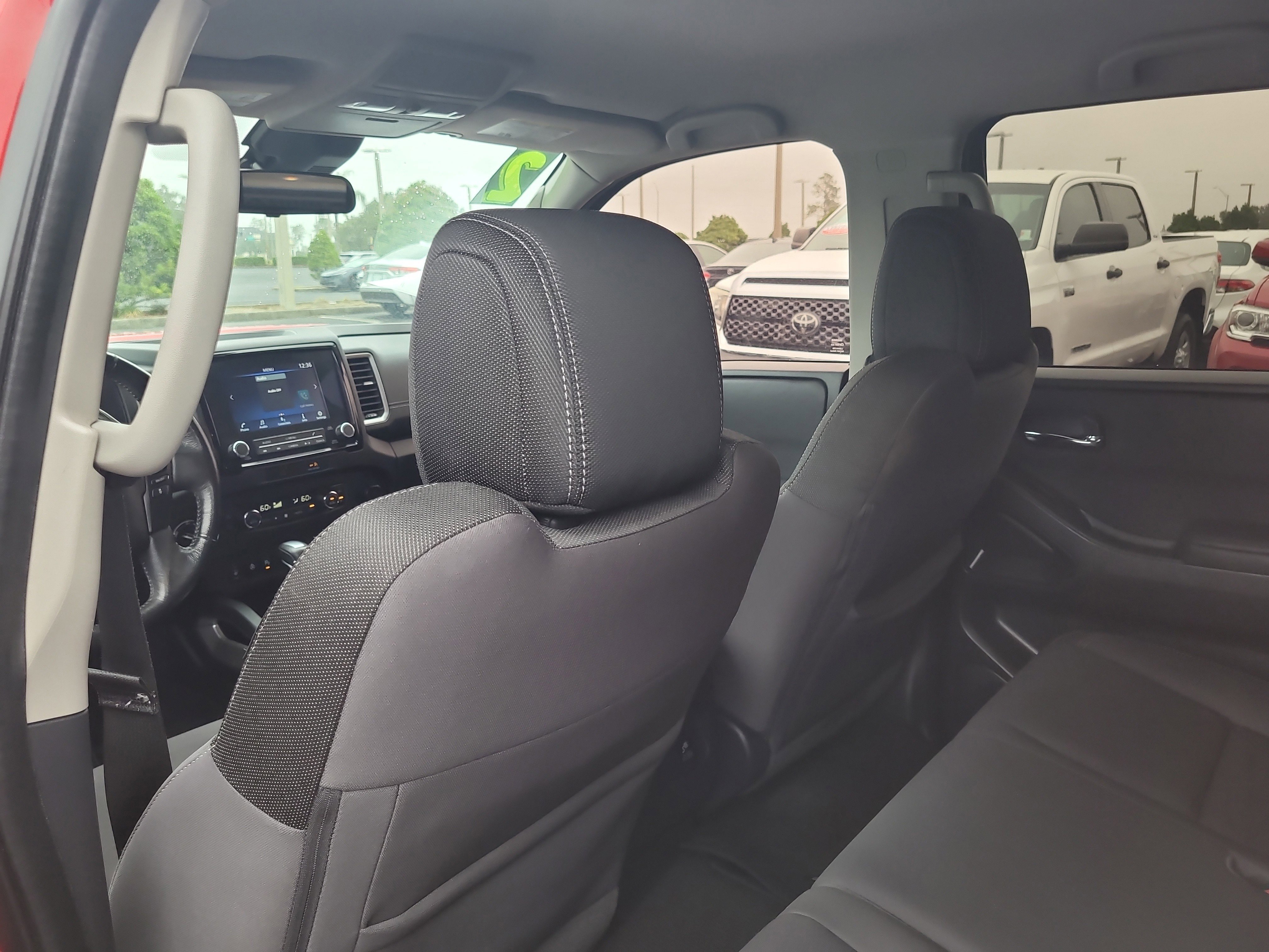 Used 2022 Nissan Frontier SV image 14