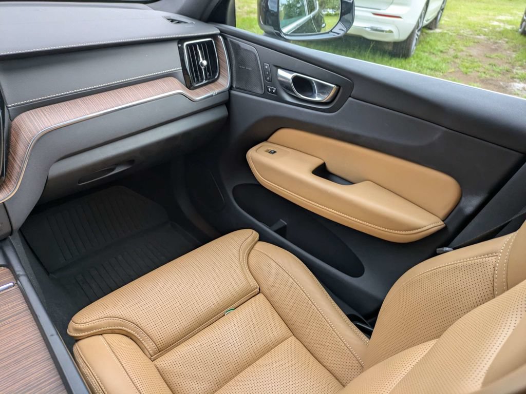 Used 2022 Volvo XC60 B6 Inscription w/ Advanced Package AWD/4WD image 17