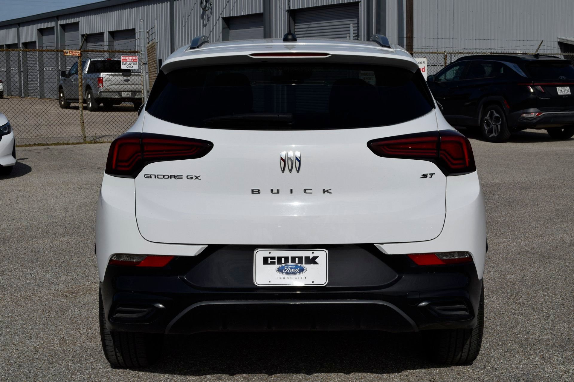 Used 2024 Buick Encore GX Sport Touring image 9