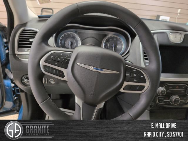 Used 2023 Chrysler 300 Touring L w/ Comfort Group image 14