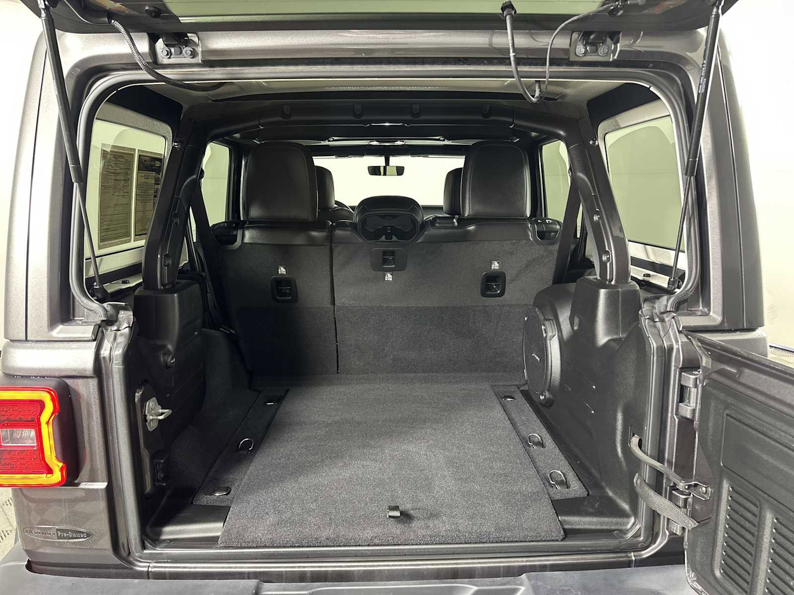 Used 2020 Jeep Wrangler Unlimited Sahara image 64