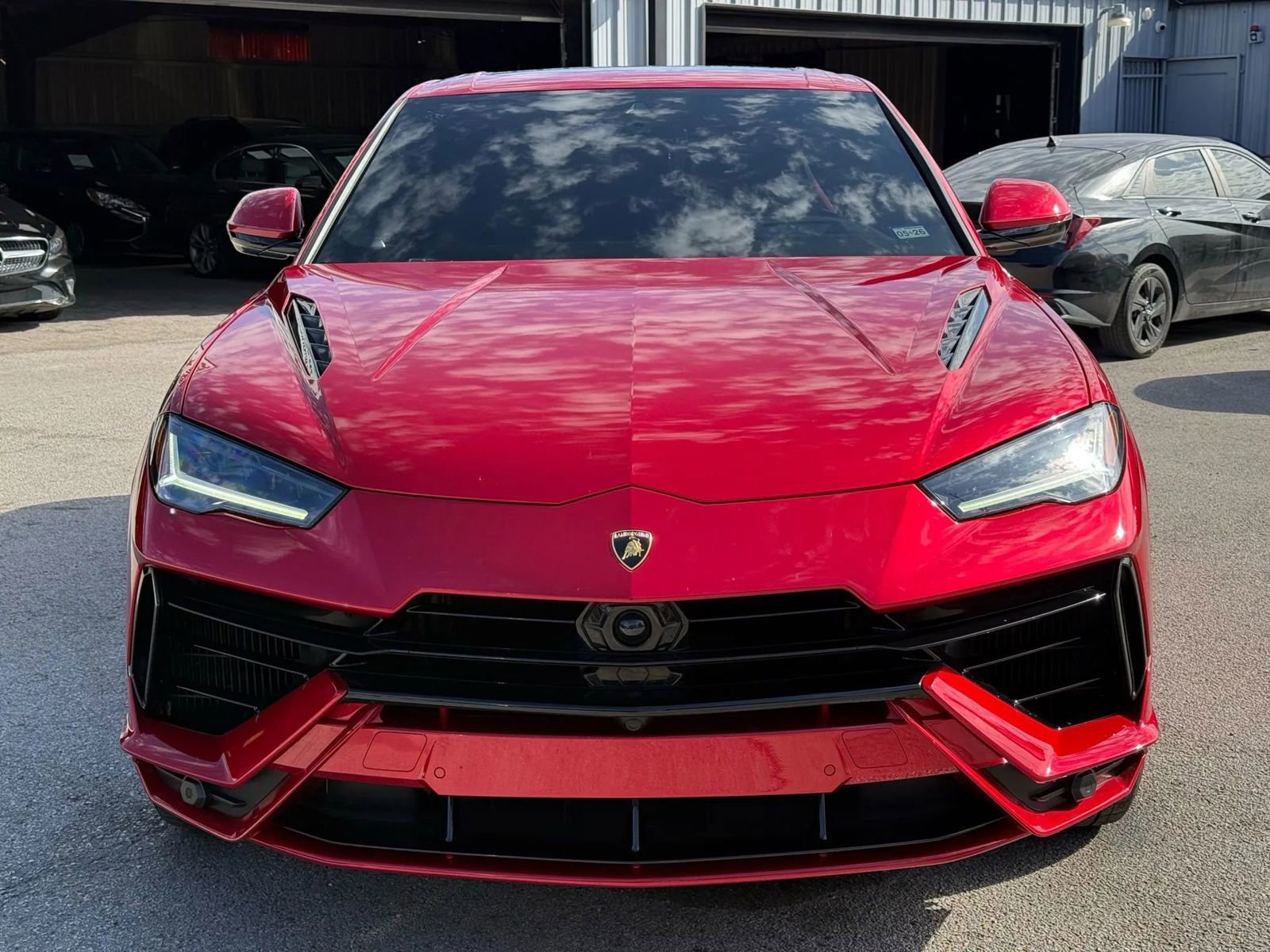 Used 2023 Lamborghini Urus S AWD/4WD image 2