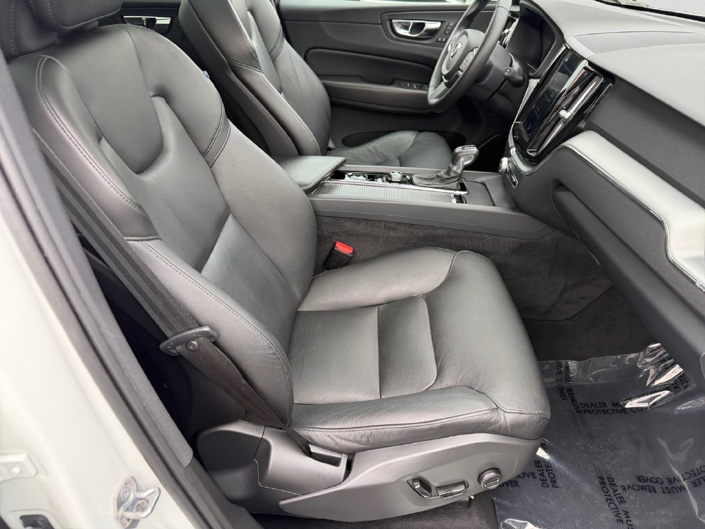 Used 2019 Volvo XC60 T5 Momentum w/ Premium Package AWD/4WD image 8