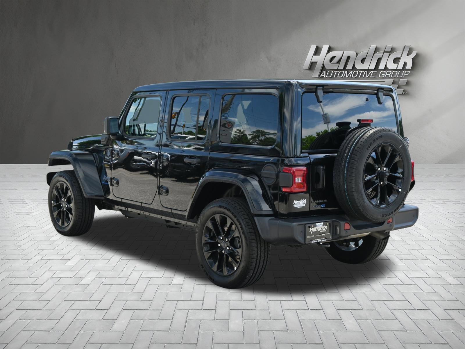Used 2025 Jeep Wrangler Unlimited Sahara w/ Safety Group AWD/4WD image 8