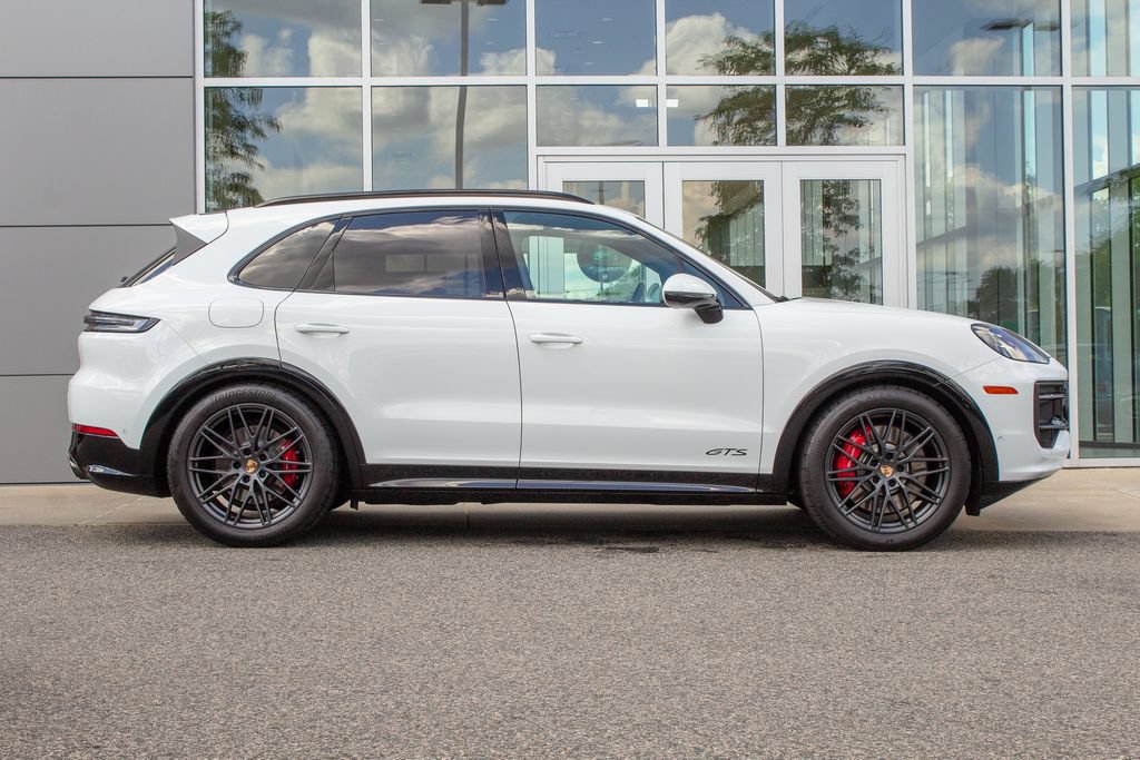 Used 2025 Porsche Cayenne GTS AWD/4WD image 4