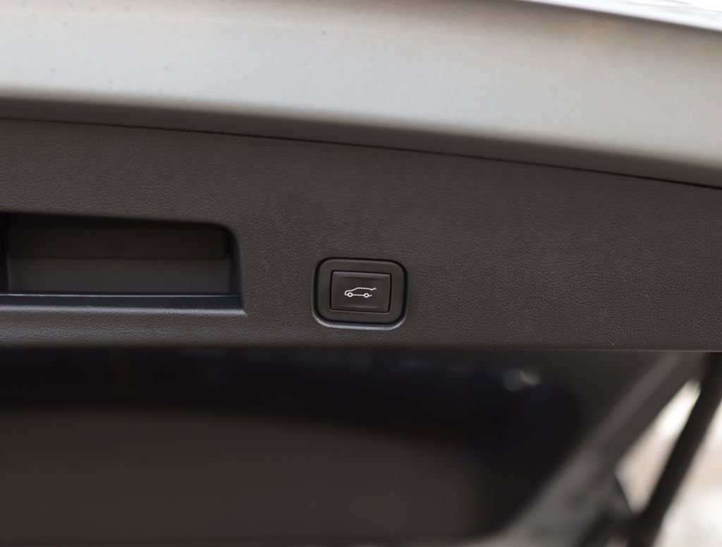 Used 2024 Chevrolet Traverse LT w/ Trailering Package image 30