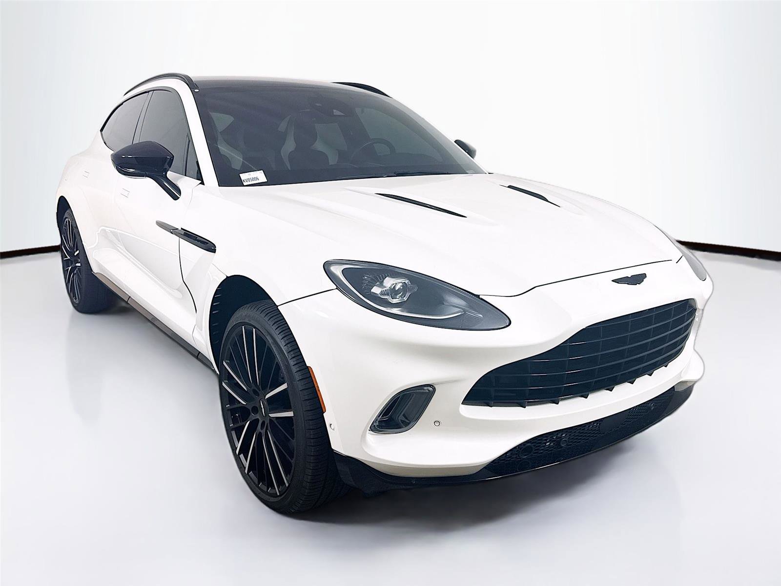 Used 2022 Aston Martin DBX image 11
