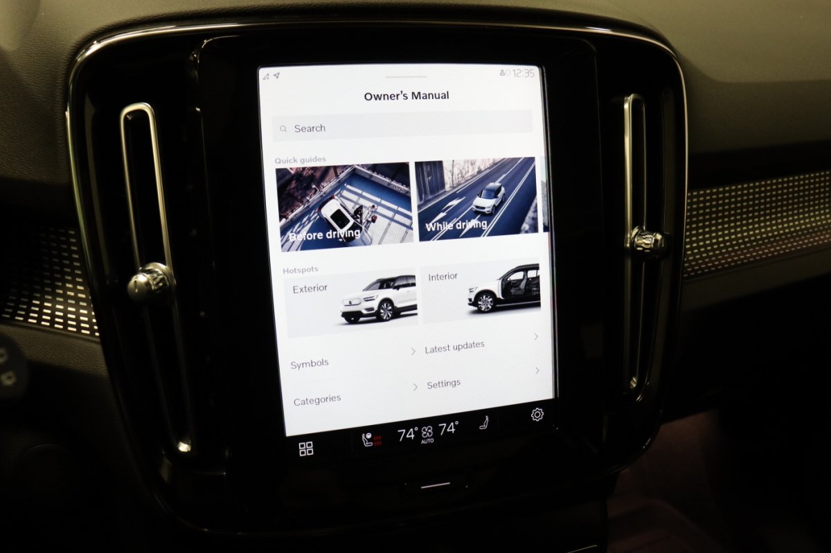 Used 2021 Volvo XC40 P8 Recharge AWD/4WD image 27