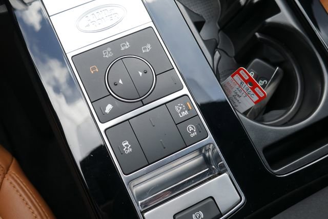 Used 2017 Land Rover Discovery HSE image 25