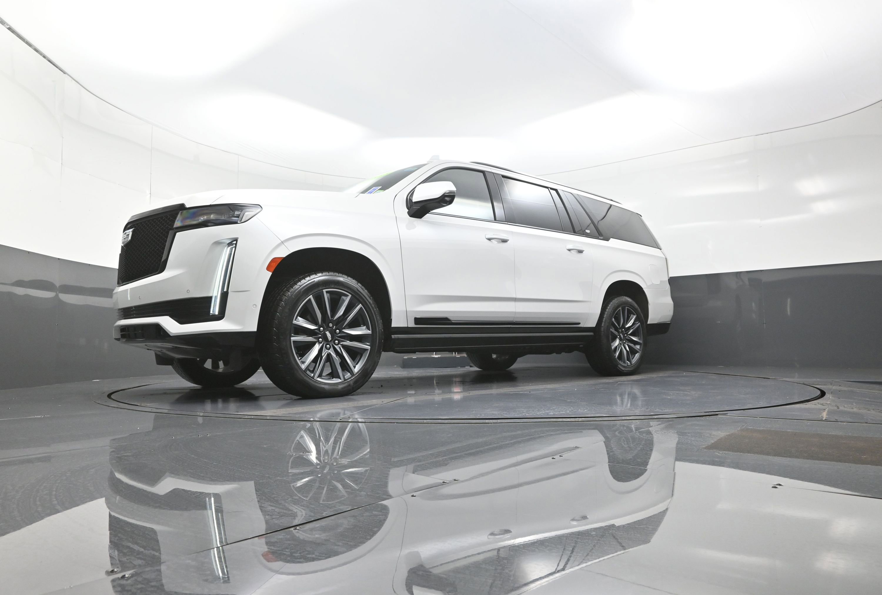 Used 2023 Cadillac Escalade ESV Sport Platinum image 11