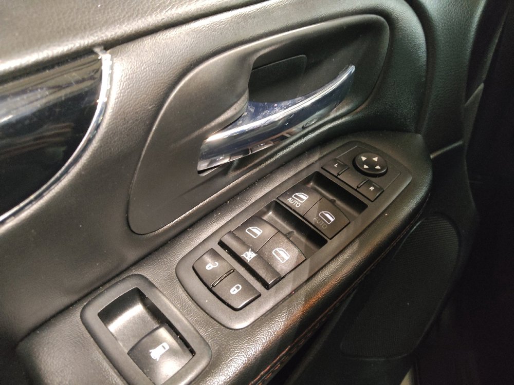 Used 2020 Dodge Grand Caravan SE FWD image 27