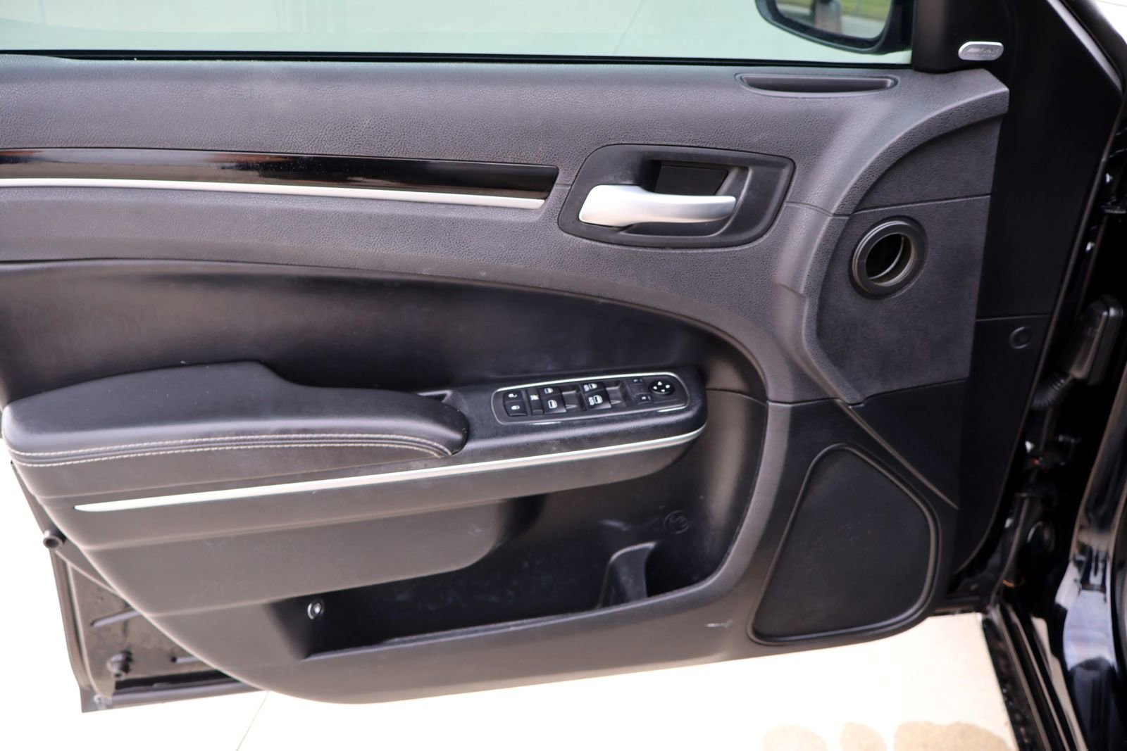 Used 2018 Chrysler 300 S RWD image 16