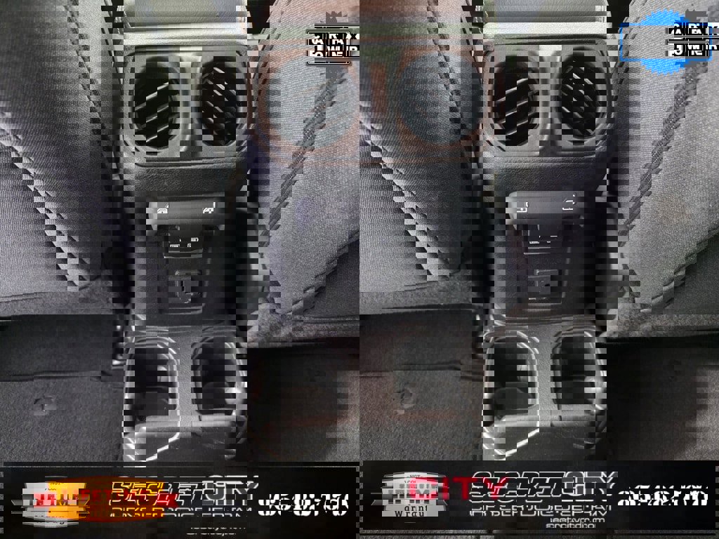 Used 2024 Jeep Wrangler Sahara image 26