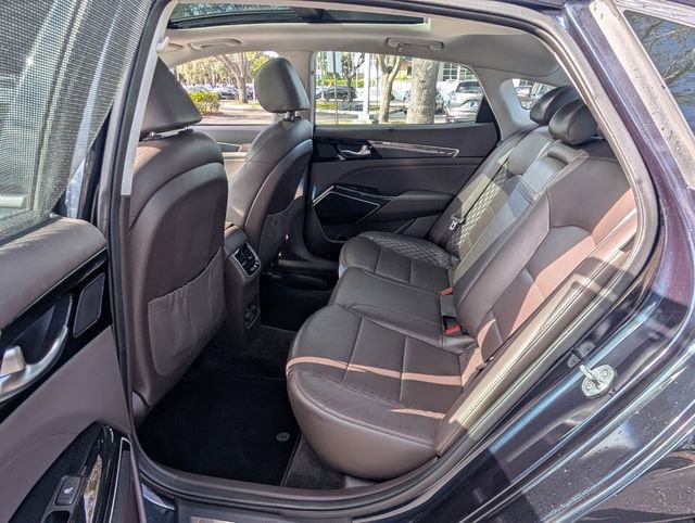 Used 2017 Kia Cadenza Limited w/ Paint Protection Package image 15