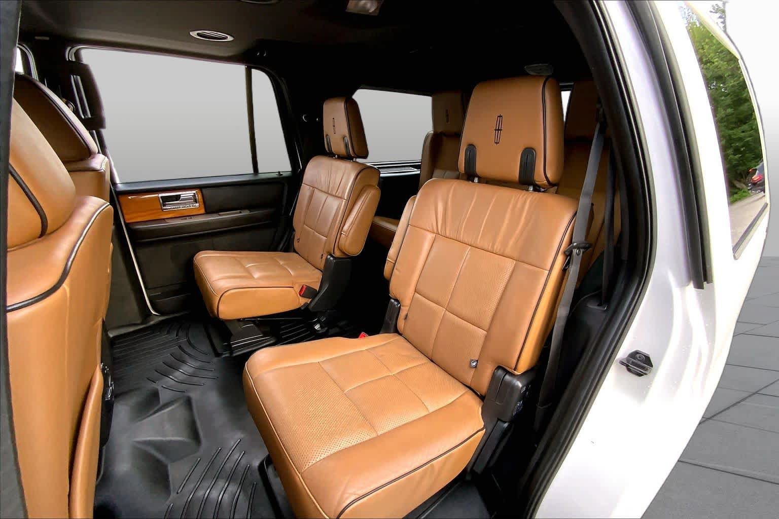 Used 2014 Lincoln Navigator 4WD w/ Equipment Group 101A image 21