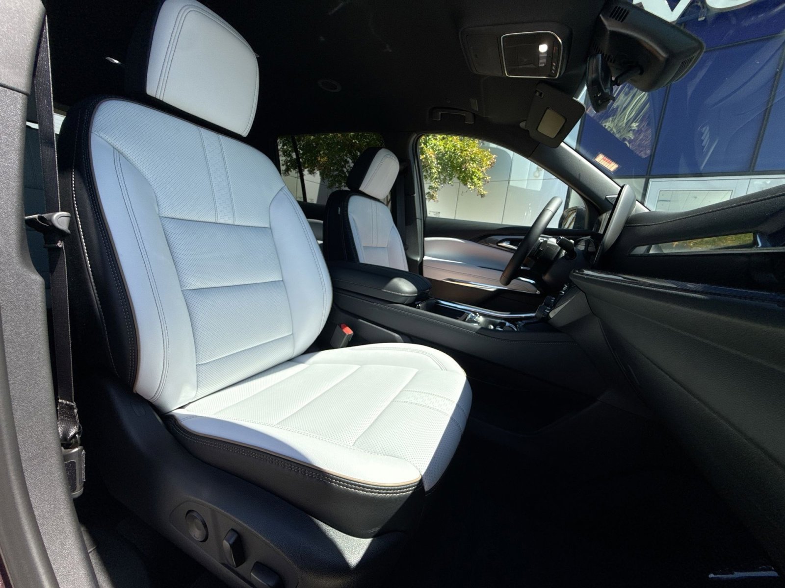 Used 2026 Chevrolet Traverse High Country w/ LPO, Floor Liner Package AWD/4WD image 27