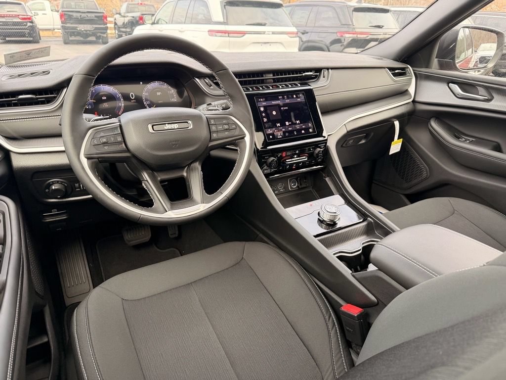 New 2025 Jeep Grand Cherokee Laredo X w/ Luxury Tech Group I AWD/4WD image 7
