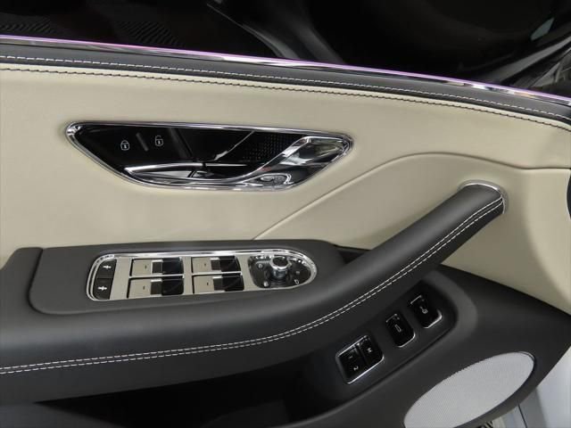 Used 2025 Bentley Flying Spur Plug-In Hybrid AWD/4WD image 23