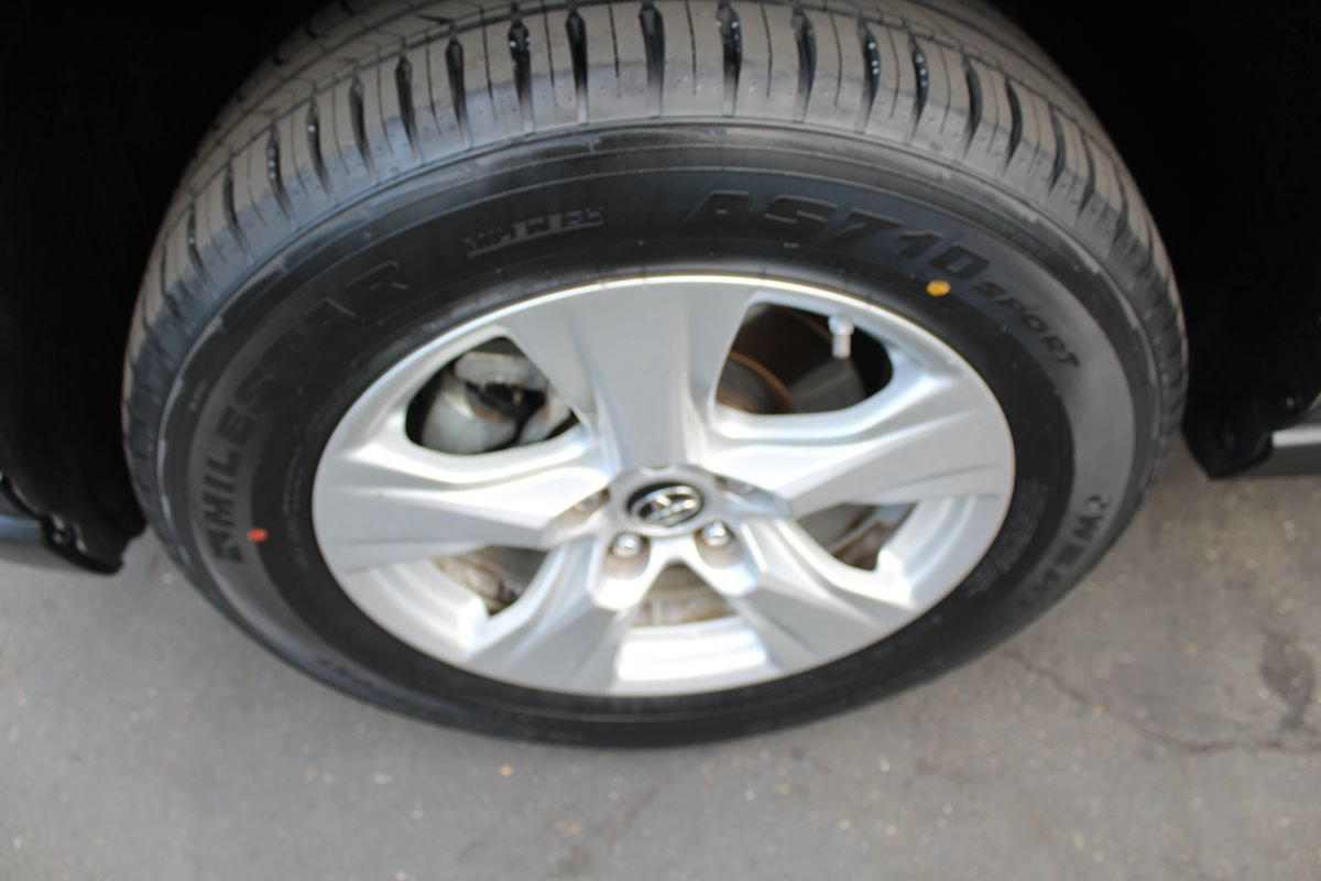 Used 2019 Toyota RAV4 LE w/ Carpet Mat Package FWD image 11