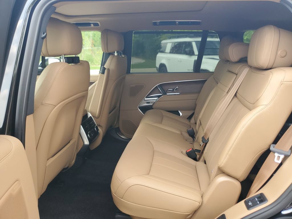 New 2026 Land Rover Range Rover Long Wheelbase SE AWD/4WD image 24