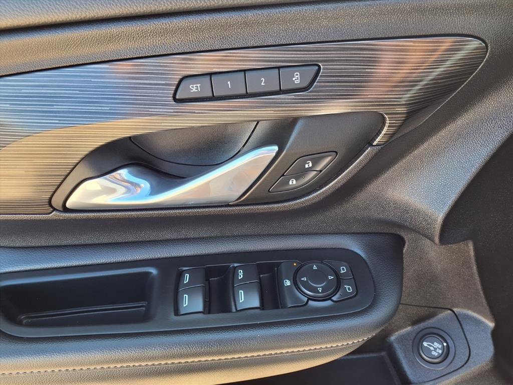 Used 2024 GMC Terrain SLT image 16