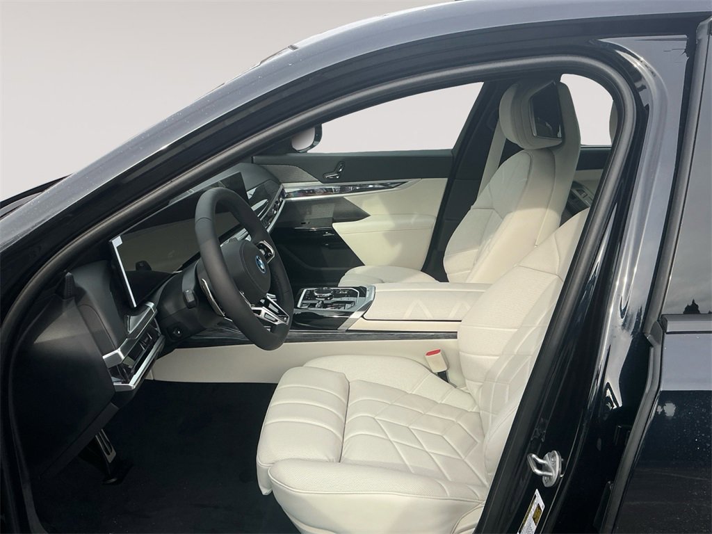 New 2026 BMW 750e xDrive image 9