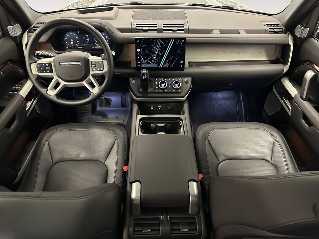 Used 2024 Land Rover Defender 130 X-Dynamic SE image 9
