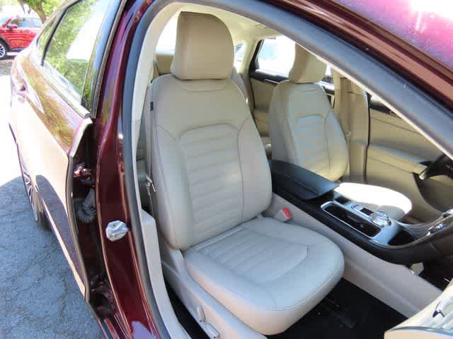 Used 2017 Ford Fusion SE FWD image 16
