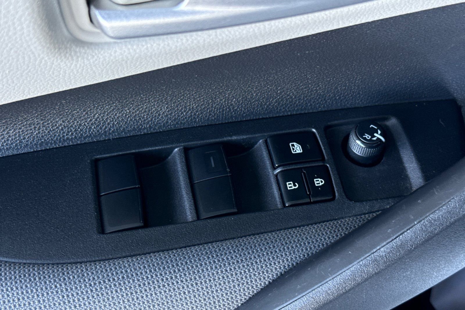 Used 2021 Toyota Corolla LE w/ Carpet Mat Package (TMS) image 13