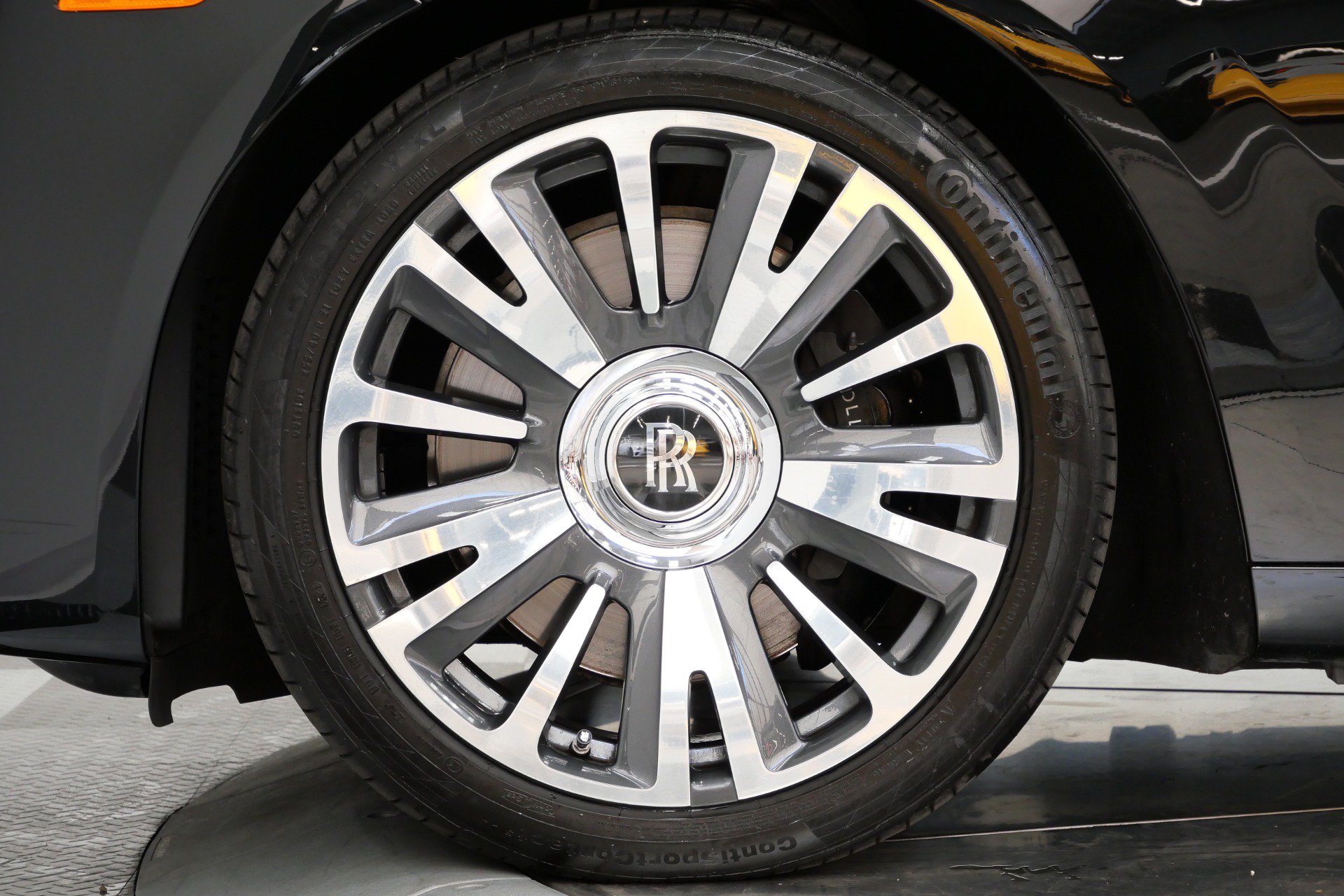 Used 2019 Rolls-Royce Ghost Extended Wheelbase RWD image 10
