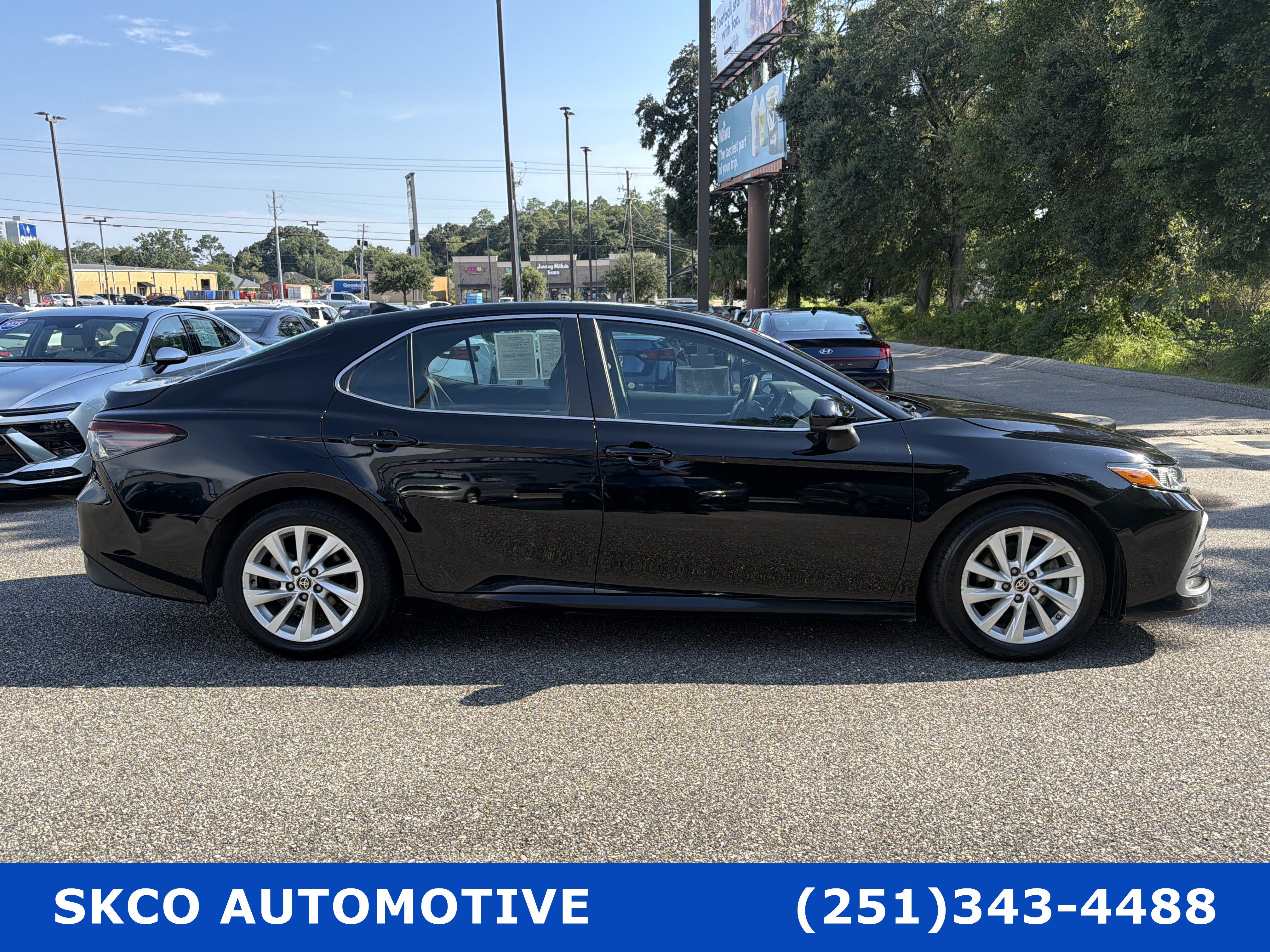 Used 2023 Toyota Camry LE FWD image 6