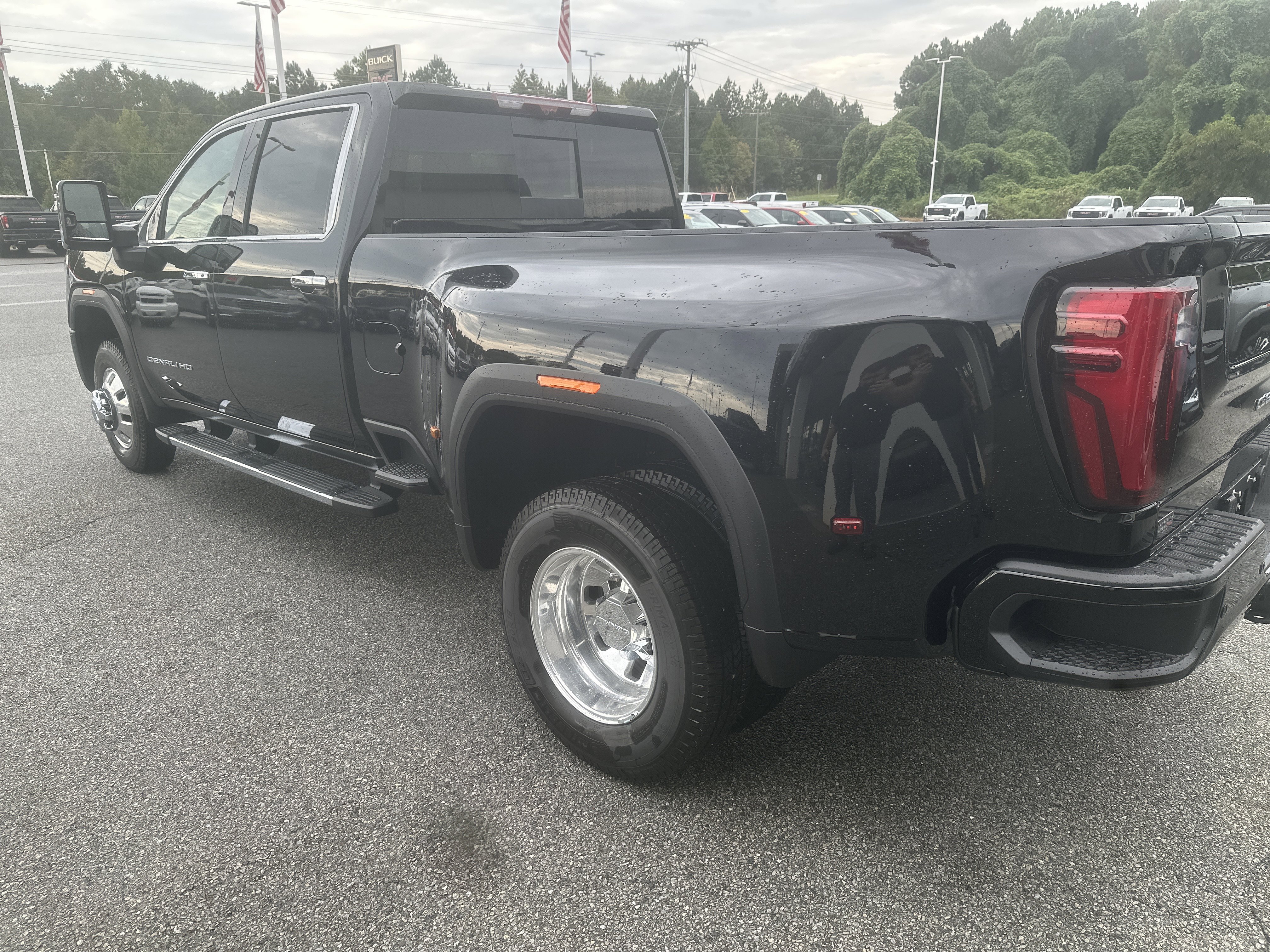 New 2026 GMC Sierra 3500 Denali w/ Denali Reserve Package image 3