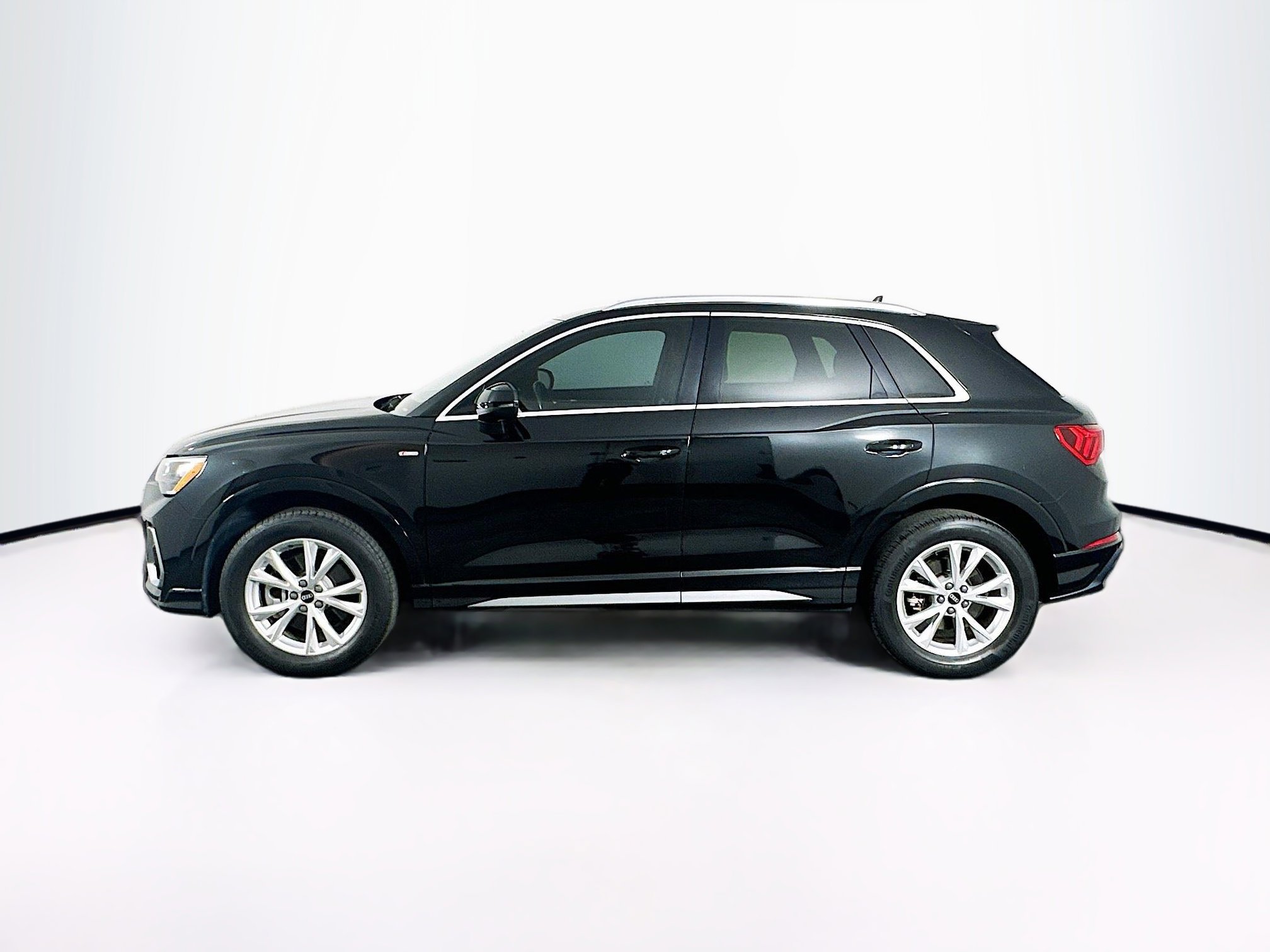 Used 2021 Audi Q3 2.0T Premium w/ Convenience Package AWD/4WD image 4