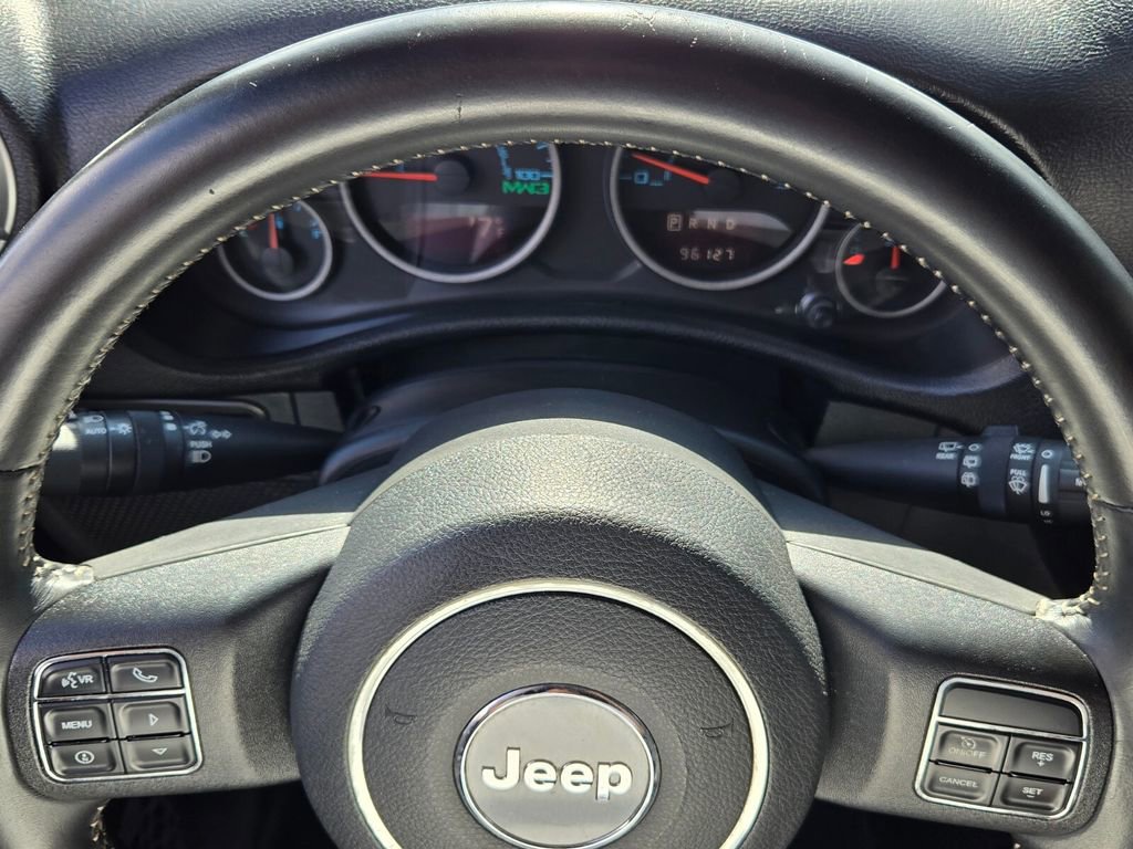 Used 2012 Jeep Wrangler Unlimited Rubicon image 31
