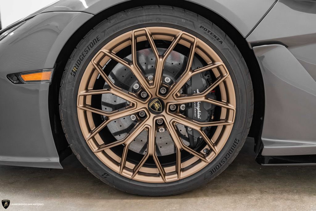 Used 2026 Lamborghini Revuelto AWD/4WD image 6