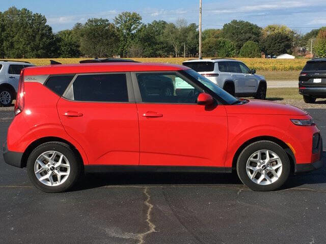 Used 2022 Kia Soul LX w/ Technology Package image 2