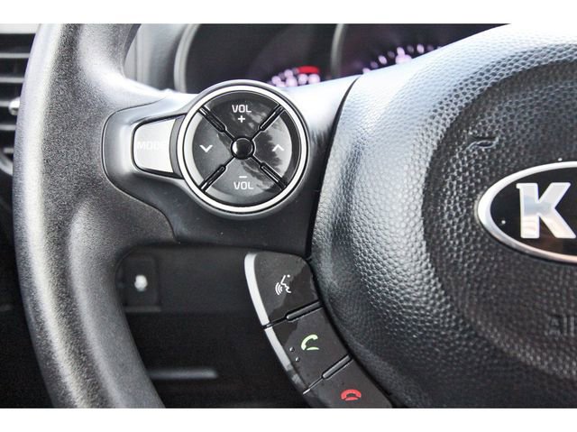 Used 2016 Kia Soul + image 18