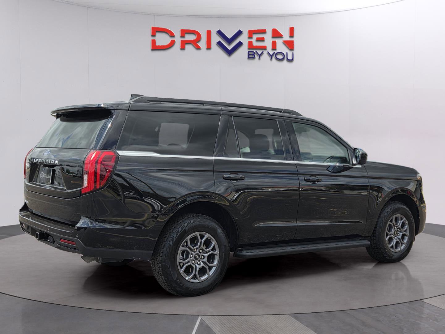 Used 2025 Ford Expedition Active RWD image 5