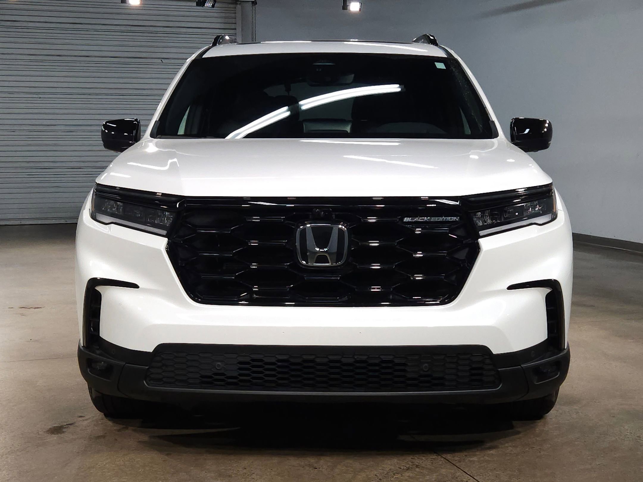 Used 2025 Honda Pilot Black Edition image 2