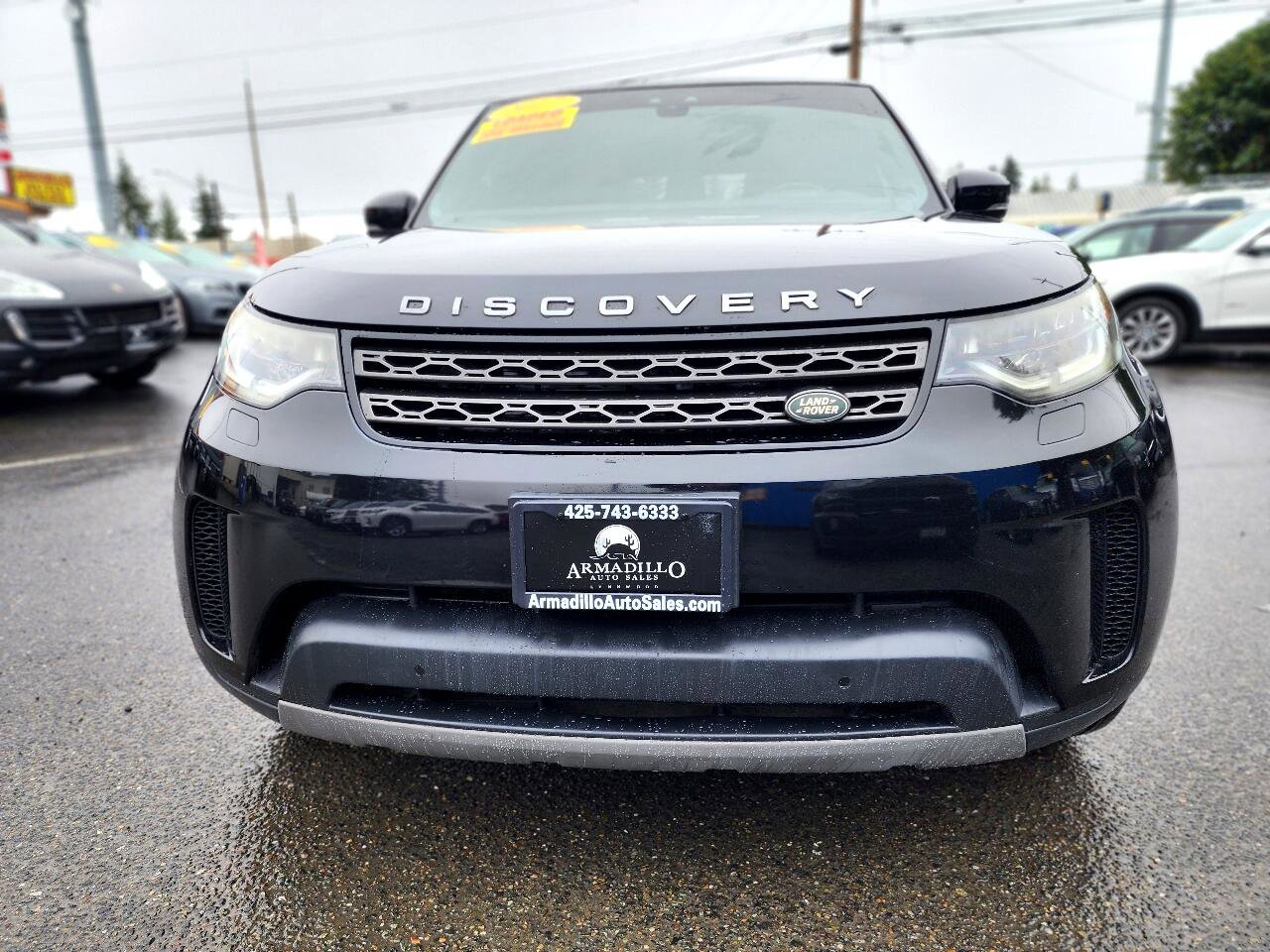 Used 2017 Land Rover Discovery SE image 2