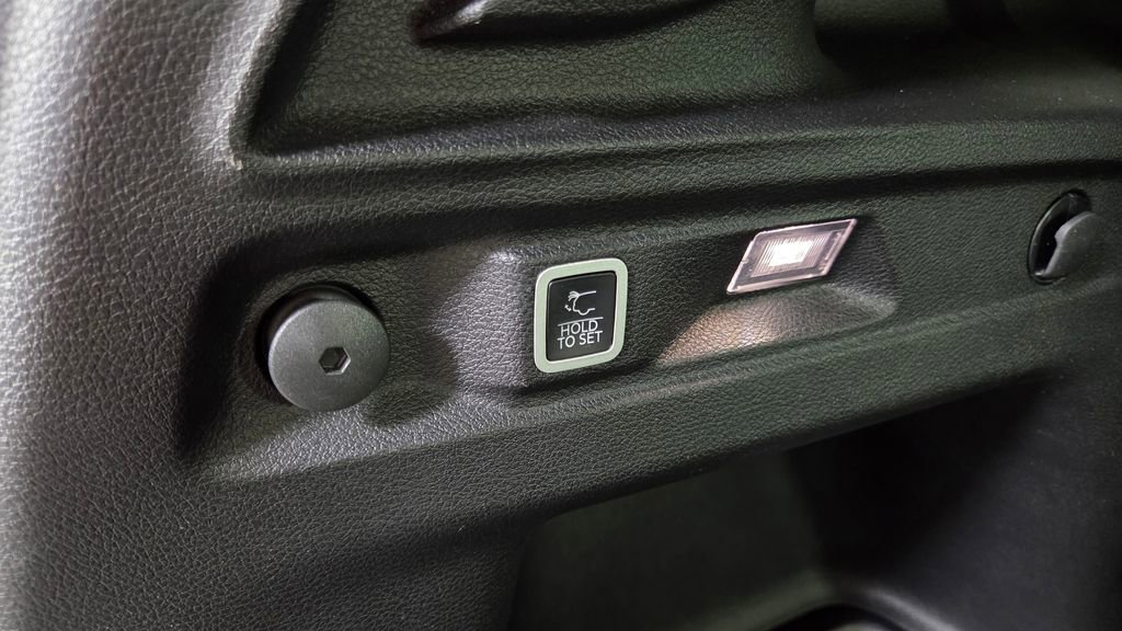 Used 2023 Jeep Grand Cherokee L Laredo AWD/4WD image 13