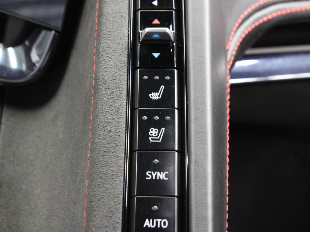 Used 2024 Chevrolet Corvette Stingray Premium Conv w/ Stealth Interior Trim Package RWD image 51