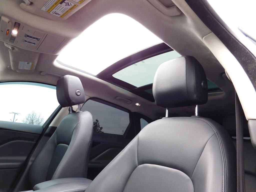 Used 2019 Jaguar F-PACE Premium image 16