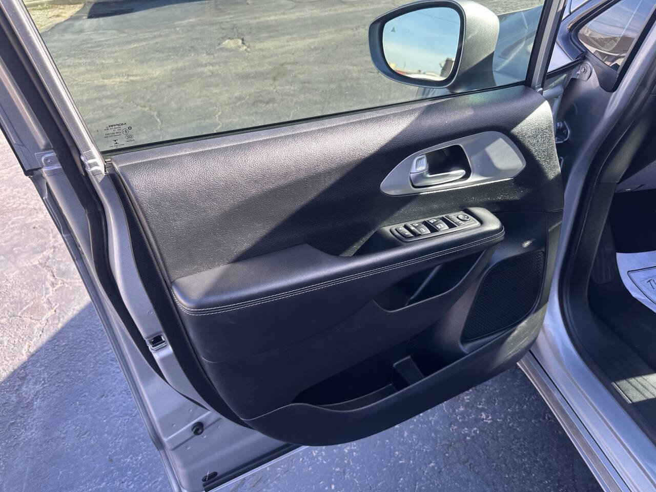 Used 2019 Chrysler Pacifica Touring-L w/ Premium Audio Group image 12