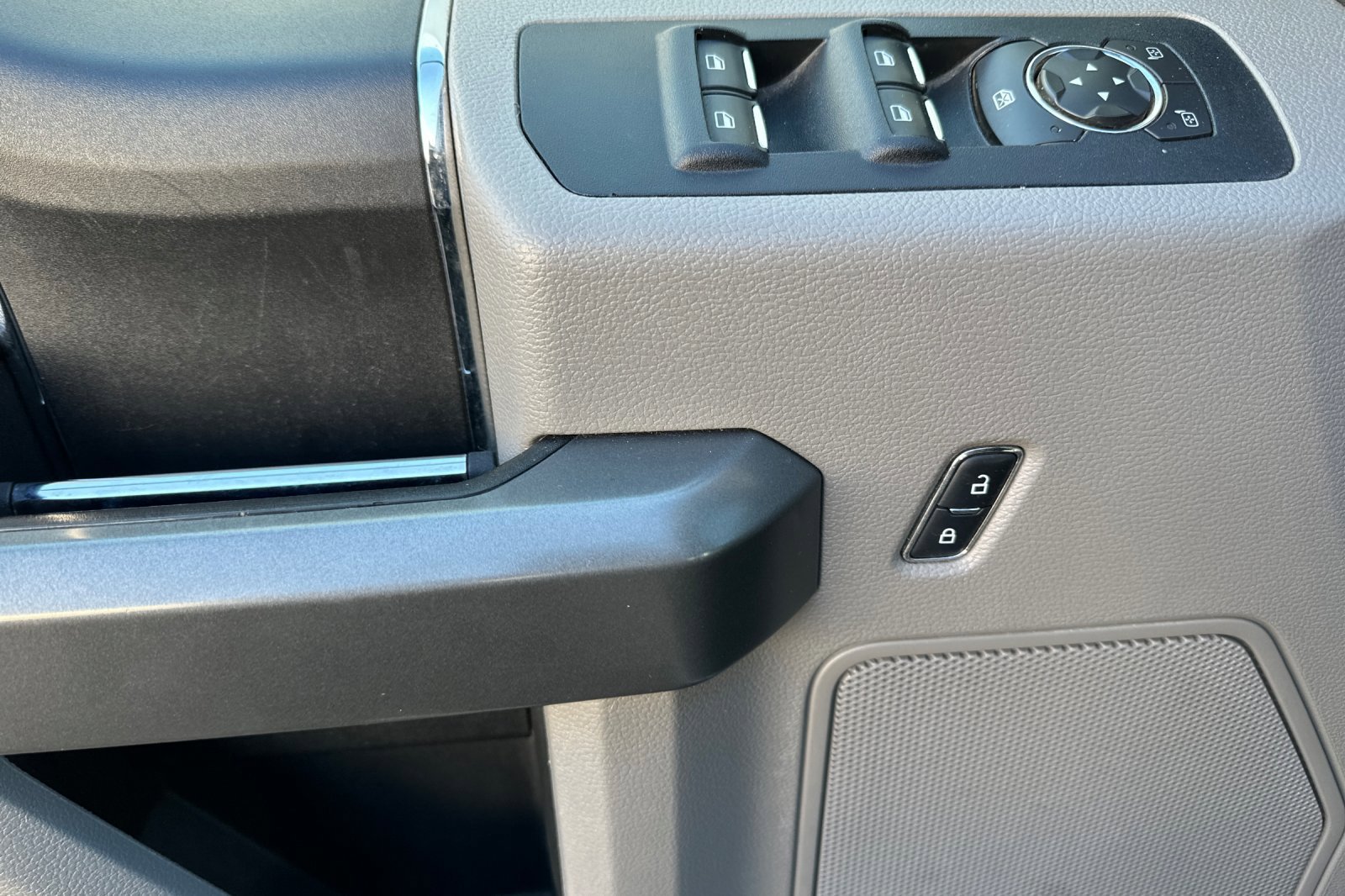 Used 2016 Ford F150 XLT image 11